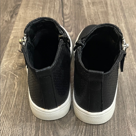 Stylish Black Kids Shoes with Zipper - Picture 3 of 5